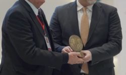 نخيل عراقي تمنح الشاعر يحيى السماوي ميدالية الجواهري للإبداع في ملتقى السماوة